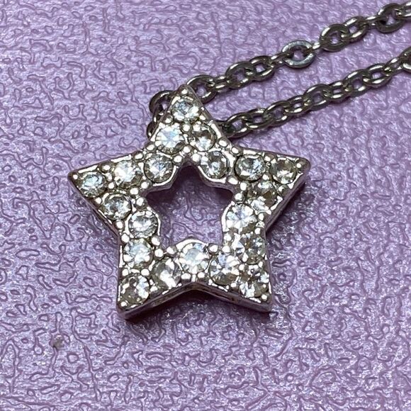💛 Y2k Silver Tone Crystal Star Necklace - Picture 5 of 7